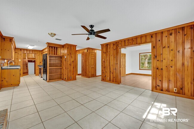Building Photo - 6425 Village Point Dr