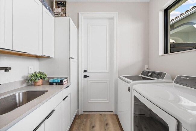 Building Photo - 2658 Players Ct