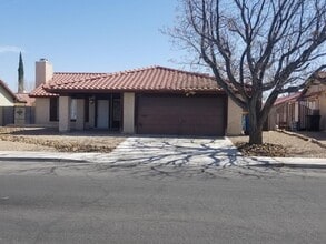 Building Photo - Single Story- 3 Bedroom!!