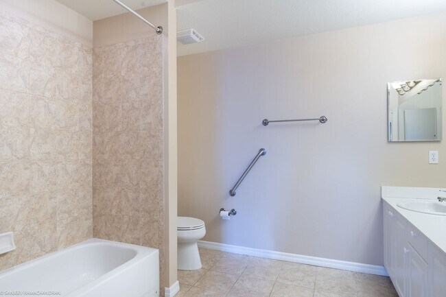 Building Photo - WALKING DISTANCE TO SUNSEEKER RESORT AND P...