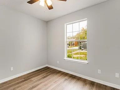 Building Photo - Renovated 2 bed 2 bath unit!
