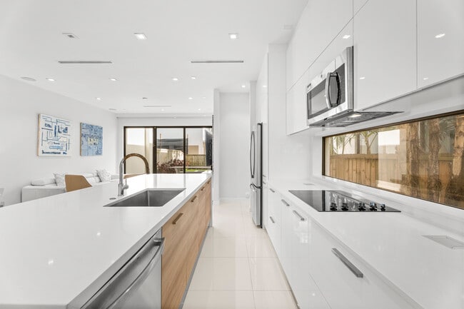 Building Photo - 3276 Day Ave