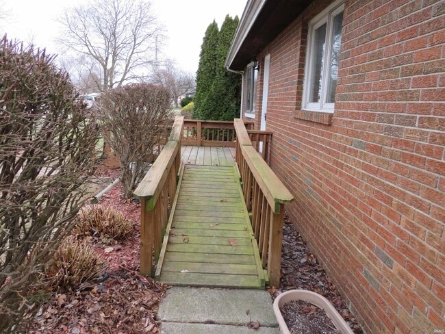 Building Photo - 413 W Harrison St