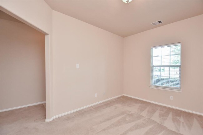 Building Photo - 6127 Carver Pines Dr