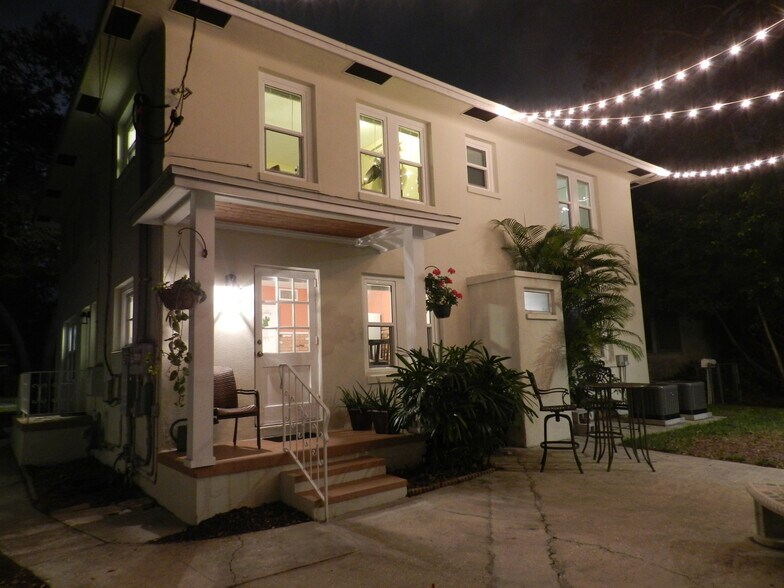 Building Photo - 221 15th Ave N