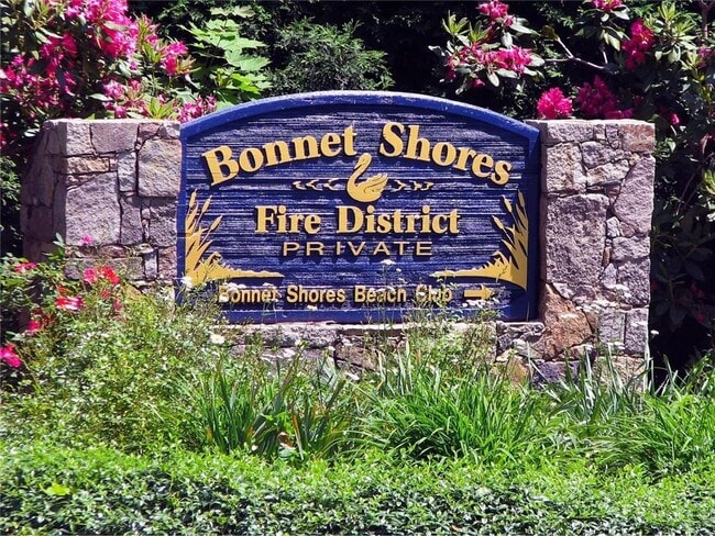 Building Photo - 140 Treasure Rd