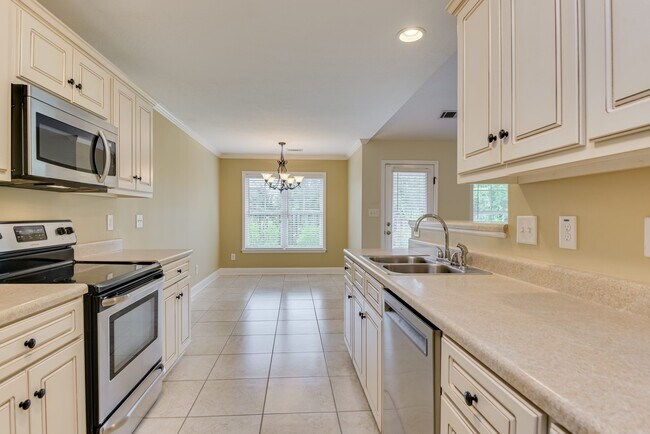 Building Photo - 2110 Red Maple Terrace