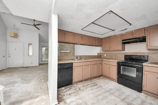 Building Photo - 5747 Easthampton Dr