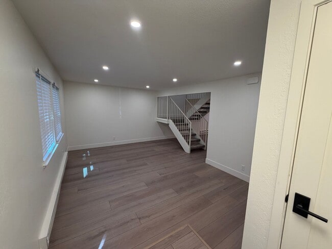 Building Photo - 435 Pine Meadows Dr