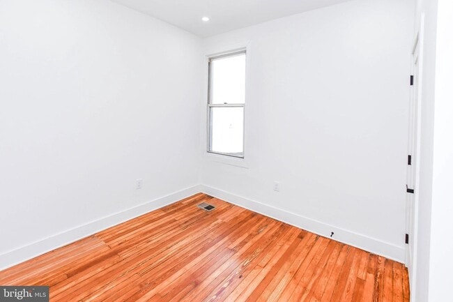 Building Photo - 104 R St NE