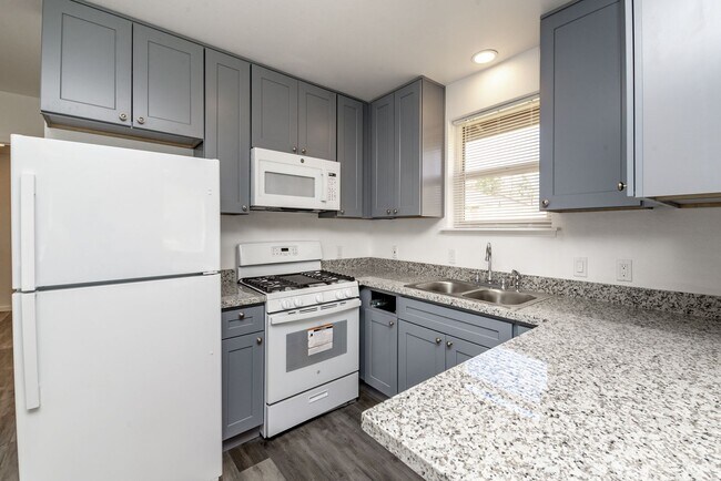 Building Photo - 704 5th Ave SE