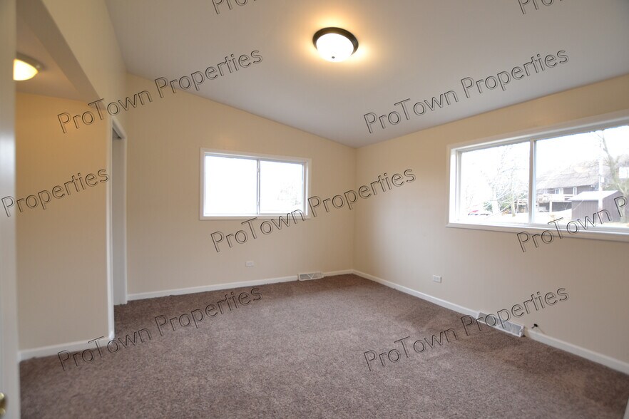 Building Photo - 217 Old Elm Rd