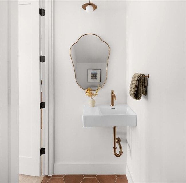 Building Photo - 4901 Gladeview Dr