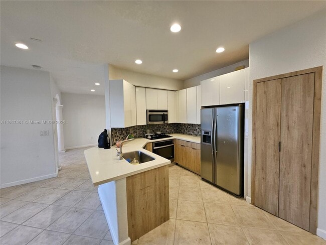 Building Photo - 17046 SW 39th Ct