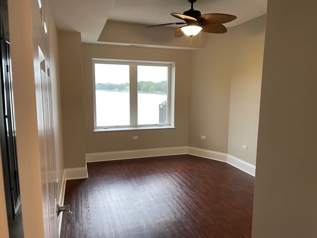 Building Photo - 728 N Diamond Lake Rd