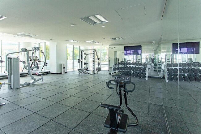 Building Photo - 400 Central Ave