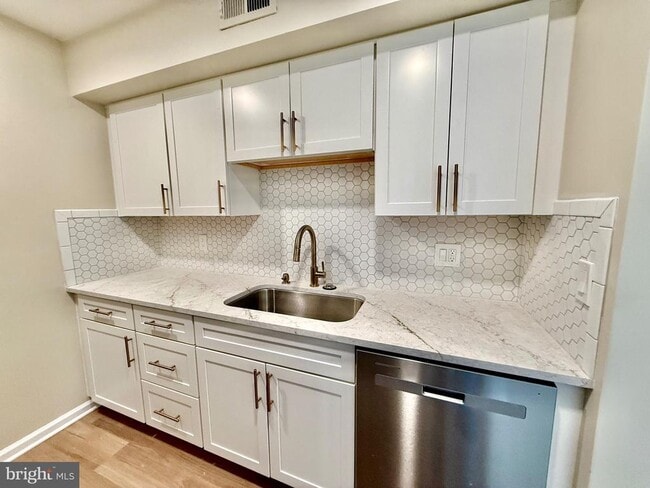 Building Photo - 31013 Bennett Pl