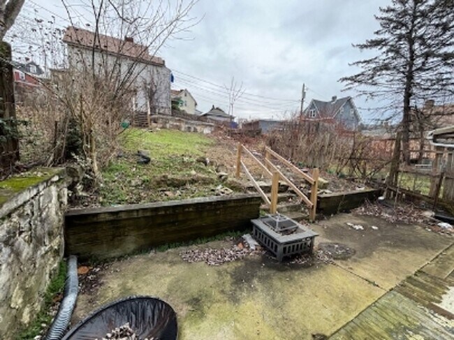 Building Photo - 368 3rd St