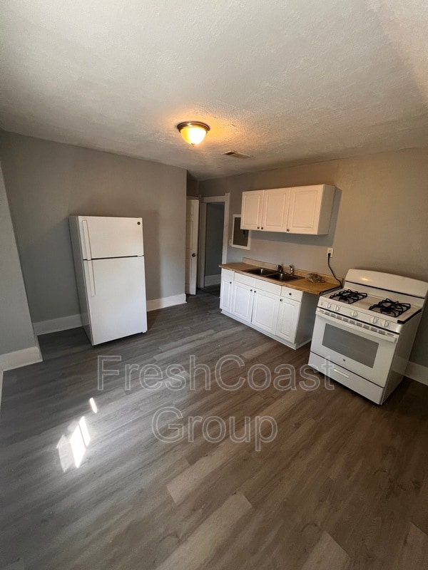 Building Photo - 3318 W 30th St