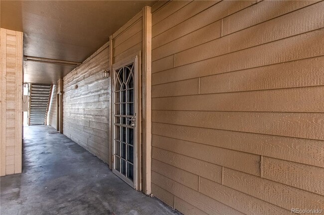 Building Photo - LOCATION LOCATION!! 2-bed 2-bath condo loc...