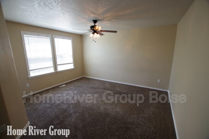 Building Photo - 1726 W Apgar Creek Dr