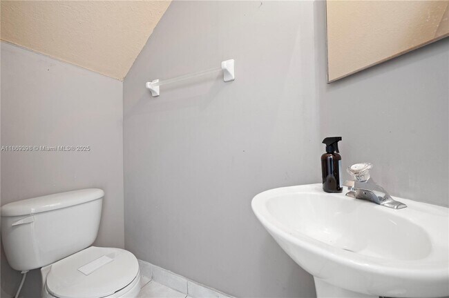 Building Photo - 6714 NW 39th Ln
