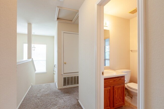 Building Photo - 4 bedroom Two Story Home in Plum Creek