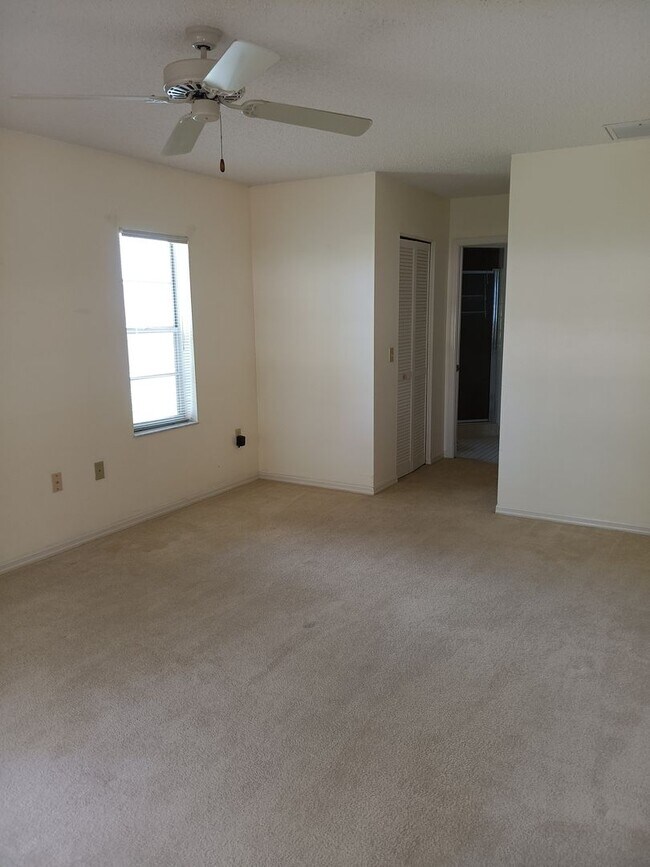 Building Photo - 2 bedroom 2 bathroom Large House for rent ...