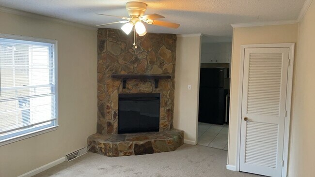 Building Photo - 5934 Bluebonnet Rd