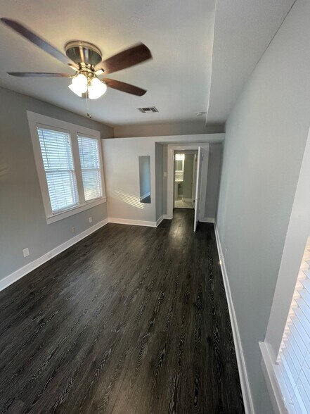 Building Photo - 506 E Guenther St