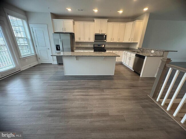 Building Photo - 203 Pomegranate Ln