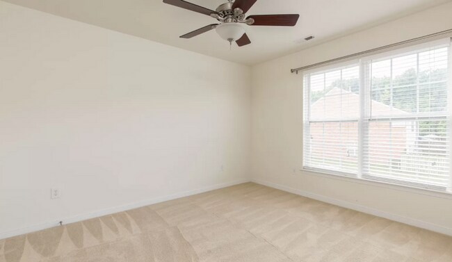 Building Photo - Gorgeous Townhome in Western Henrico!