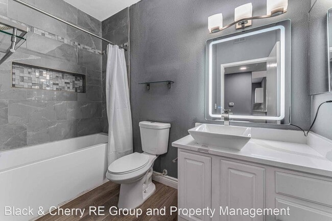 Building Photo - 2 br, 2 bath House - 5650 E Sahara Ave #2008