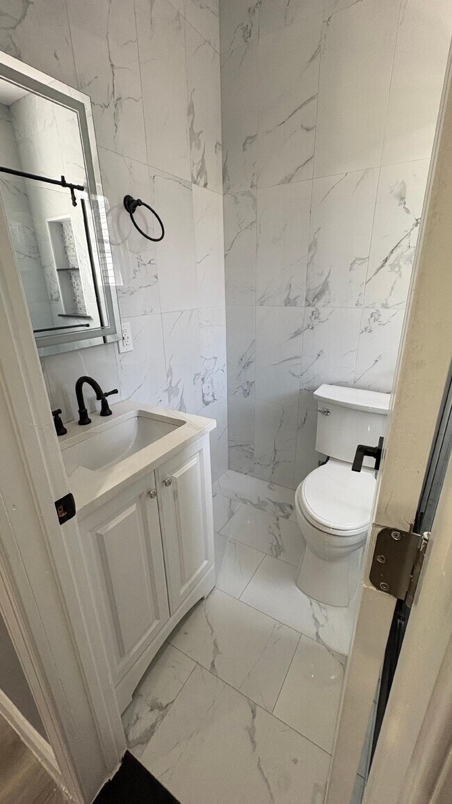 Building Photo - 128 W 30th St