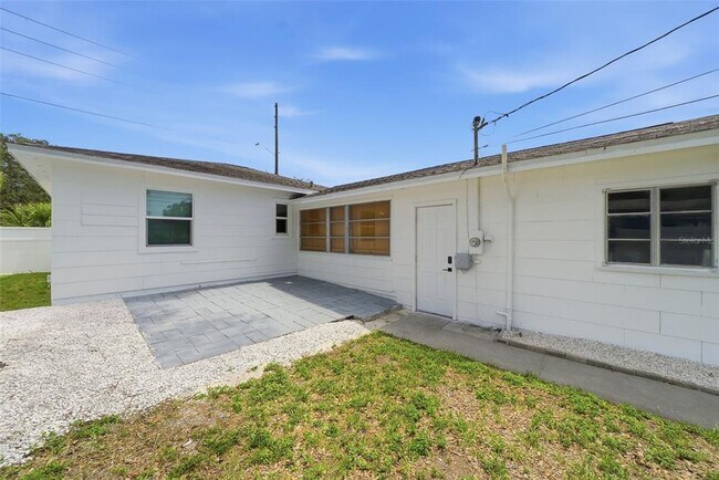 Building Photo - 646 38th Ave N