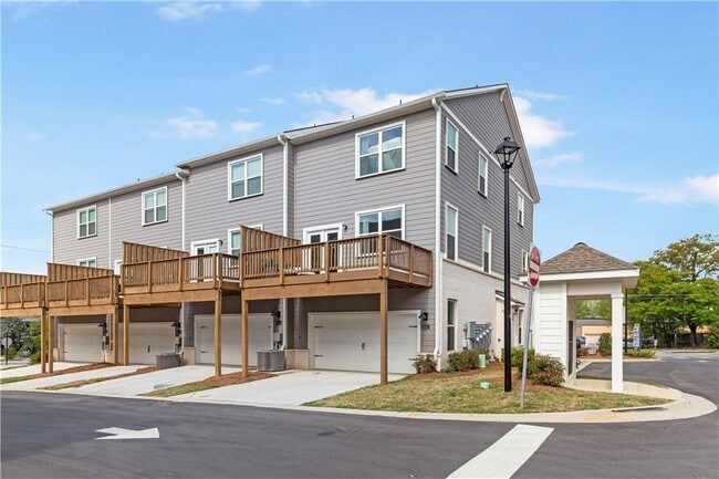 Building Photo - 3642 S Fulton Ave