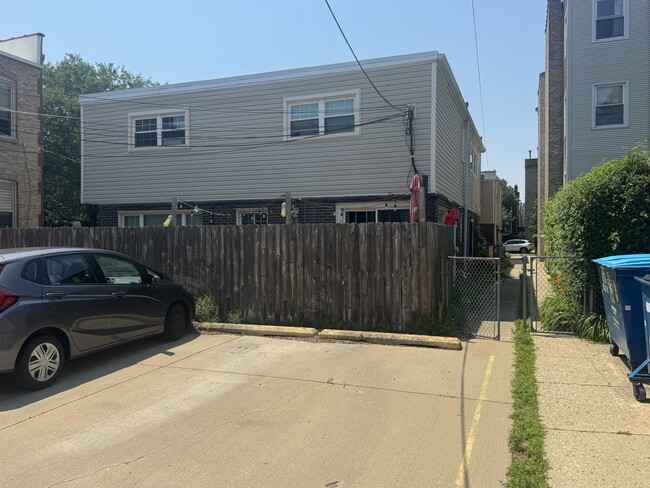 Building Photo - 4707 N Paulina St