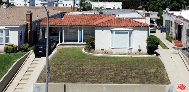 Primary Photo - 2047 W 73rd St