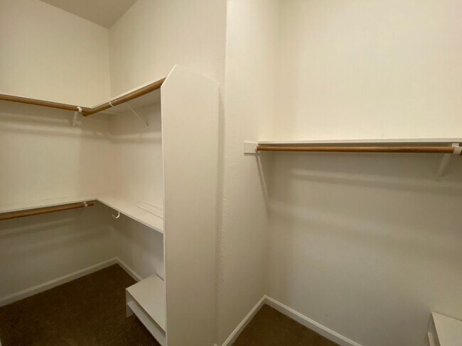 Building Photo - Beautiful 55+ Home in Heritage Lakeside