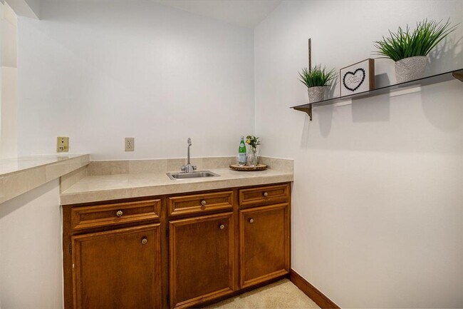 Building Photo - 8007 Vintage Creek Dr