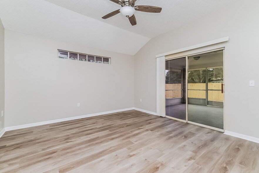 Building Photo - 807 Greenbelt Cir