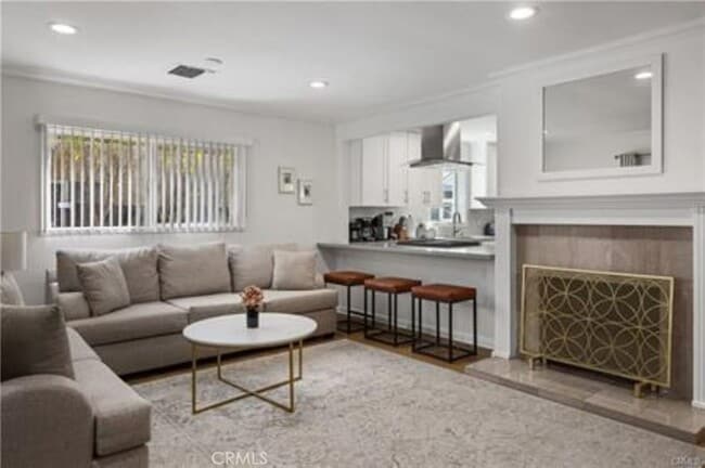 Building Photo - 22335 Kittridge St