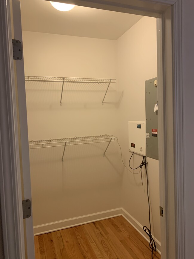 Closet - 2442 W Harrison St