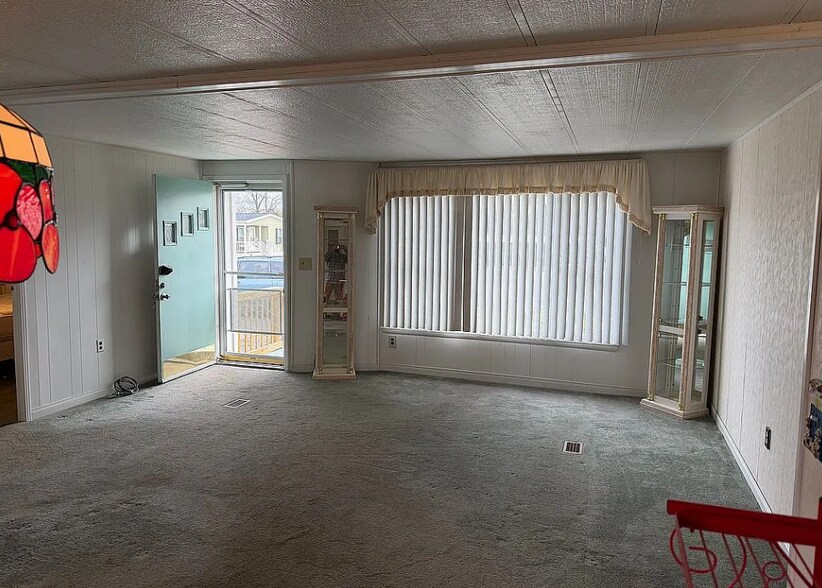 Building Photo - 305 Jean Bradley Cir