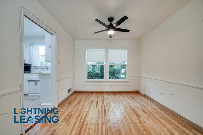 Building Photo - 1323-1323 N Harper Ave