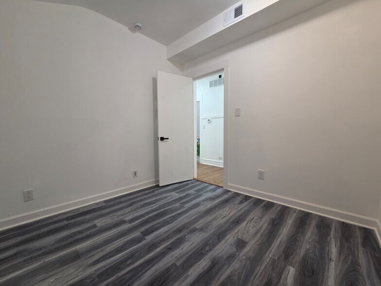 Building Photo - 5207 Galitz St