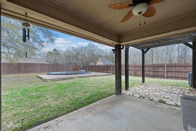 Building Photo - Corner lot and a Pool