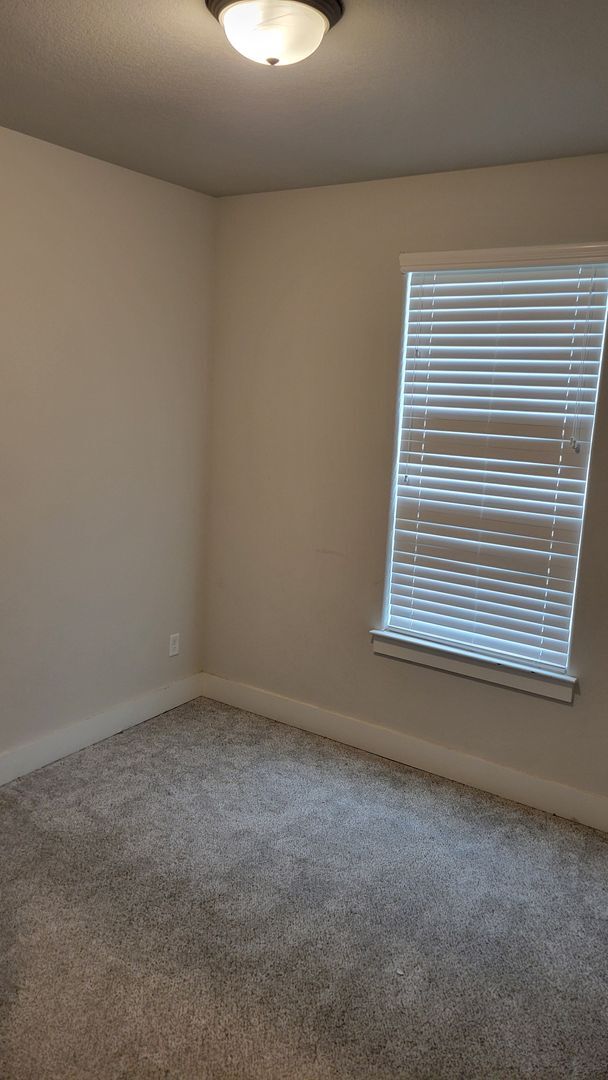 Building Photo - 3/2/2 CUSTOM FEATURES - OPEN CONCEPT - GOD...