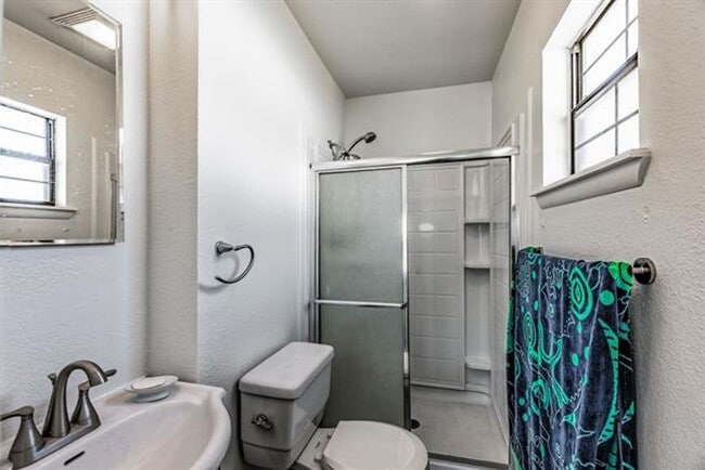 Primary Photo - 3 Bedroom 2 Bath Home