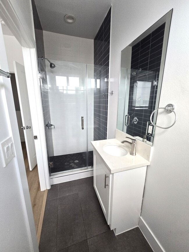 Building Photo - 3920-3922 1/2 Brighton Ave